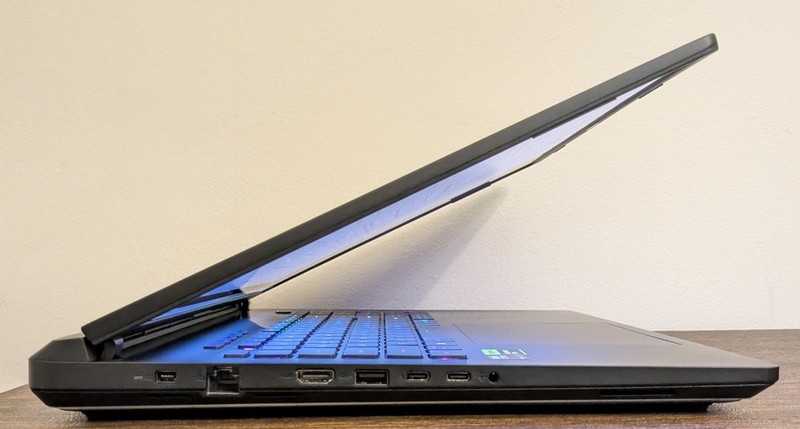 ASUS ROG Strix SCAR 18" 2.5K 240Hz (Core Ultra 9 275HX, 32GB/1TB, RTX 5070 Ti) gallery