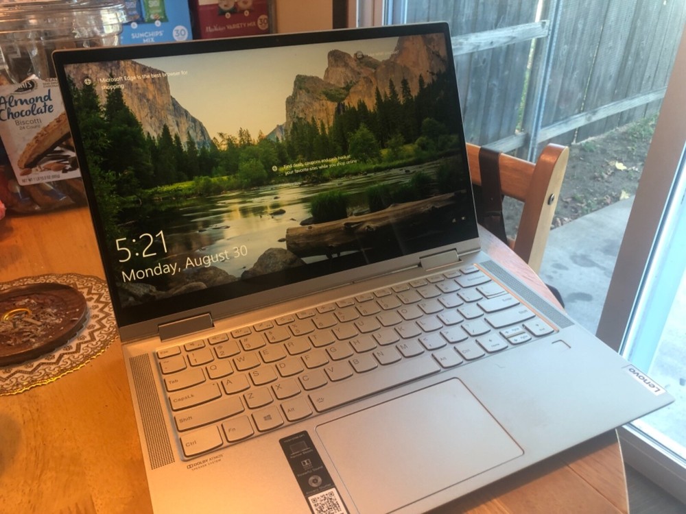 Lenovo Yoga C7400 14" 256 GB SSD Intel Core i5 1.6 GHz 8 GB RAM Touch-Screen...
