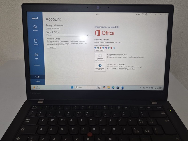 Lenovo ThinkPad T470s Laptop i5-7300U 2.60 GHz 8GB RAM 256GB NVMe 14 Inch Nero gallery