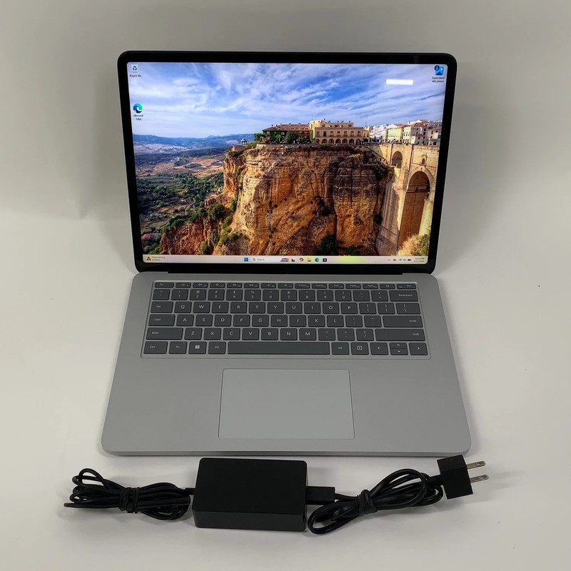 Microsoft Surface Laptop Studio 1 1964 14.4" i5-11300H 3.1GHz 16GB RAM 256GB SSD gallery