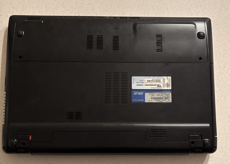 Asus X55A-Intel Pentium B970 CPU. 2.3Ghz, 4gb Ram. 1TB SSD Windows 10 Pro gallery