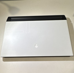 Alienware m17 R4 17in Gaming Laptop i7-10870H 16GB RTX 3070 Win11 White