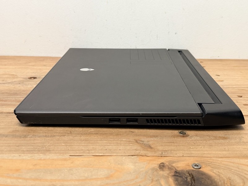 Alienware m15 R2 Gaming Laptop | i7-9750H | RTX 2070 Max-Q 8GB | 16GB RAM | Whit gallery
