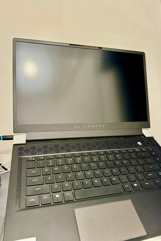 Alienware X15 R1 15.6" (1TB SSD, Intel Core i7 11th Gen., 3060, 16GB) Gaming gallery