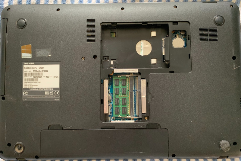 Toshiba Satellite C875-S7341 Intel i3-2328M 2.20Ghz 4GB Ram Chg. Battery. No HDD gallery