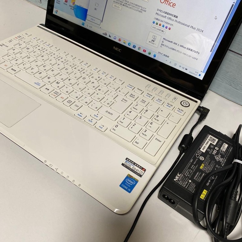 NEC LAVIE Laptop Windows 11 Pro 64 bit Core i5 SSD 128GB White Used Japan gallery