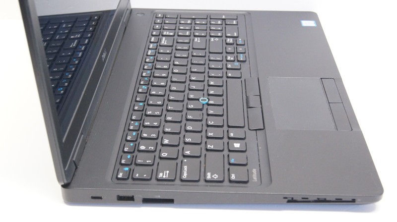 Dell Latitude 5580 FHD TOUCH i7-7820HQ 16GB Ram, 256GB SSD, Nvidia 2GB Win 11 P gallery