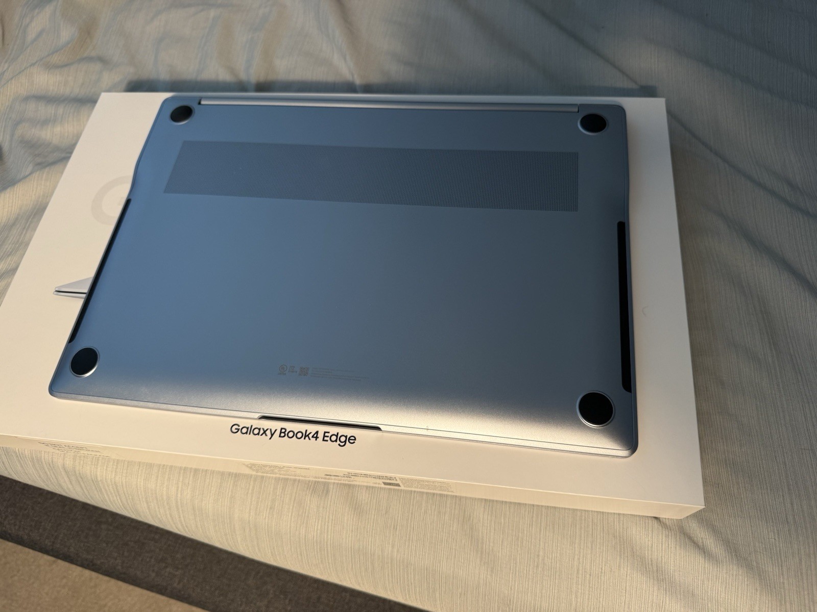 Samsung Galaxy Book4 Edge 16" Snapdragon 16GB RAM Win11 Blue AI PC gallery