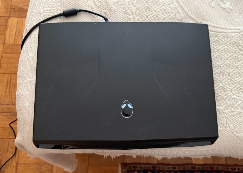 Alienware M17x R3 17" GAMING l 8GB RAM, l 500 GB SSD, 1 500 GB HDD Core i7 gallery
