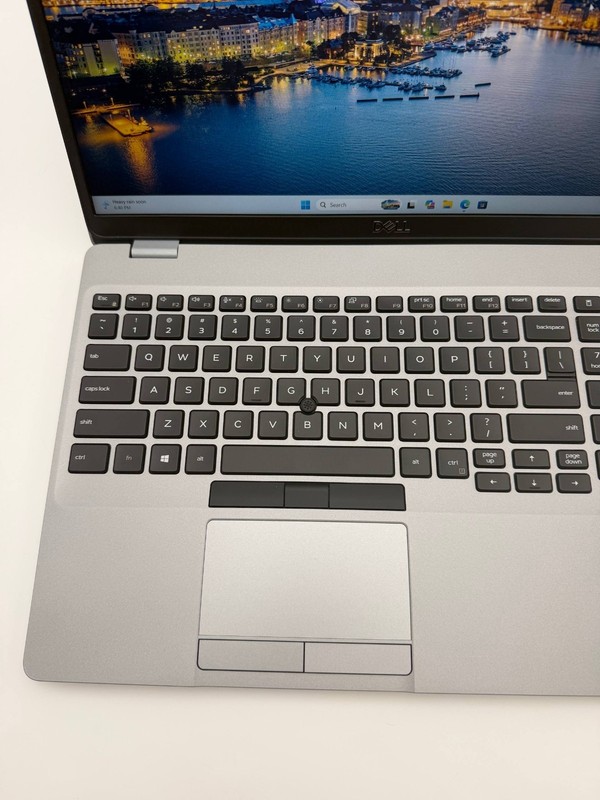 Dell Latitude 5510 15.6" FullHD Intel Core i5-10210 16GB 256GB SSD Win11pro gallery