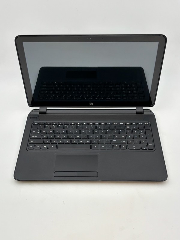 HP 15-f111dx Notebook PC 15.6" 750 GB HDD 8 GB RAM A8-6410 APU Windows 10 Home gallery