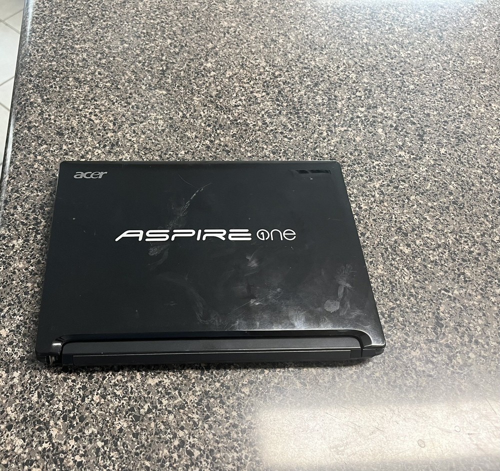 ACER Aspire One Mini Laptop Model ZG5 Blue NOT WORKING FOR PARTS