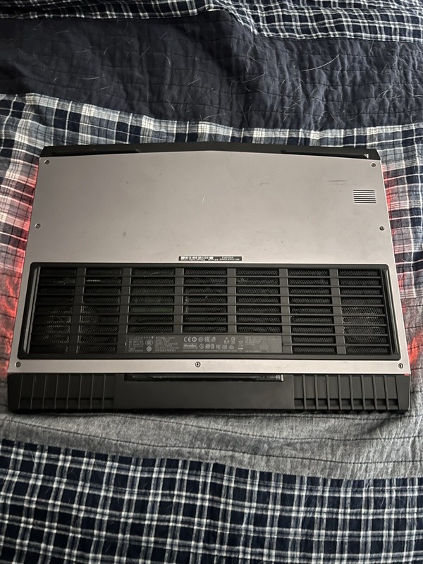 Alienware 17 R4 17.3" Intel I7-7700HQ, 16GB RAM, 128GB SSD + 1TB HDD, GeForce... gallery