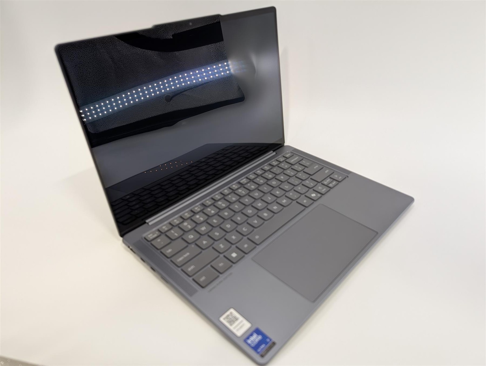Lenovo Slim 7 14" Core Ultra 7 258V 32GB 1TB SSD Arc Luna Grey Used-Very Good gallery