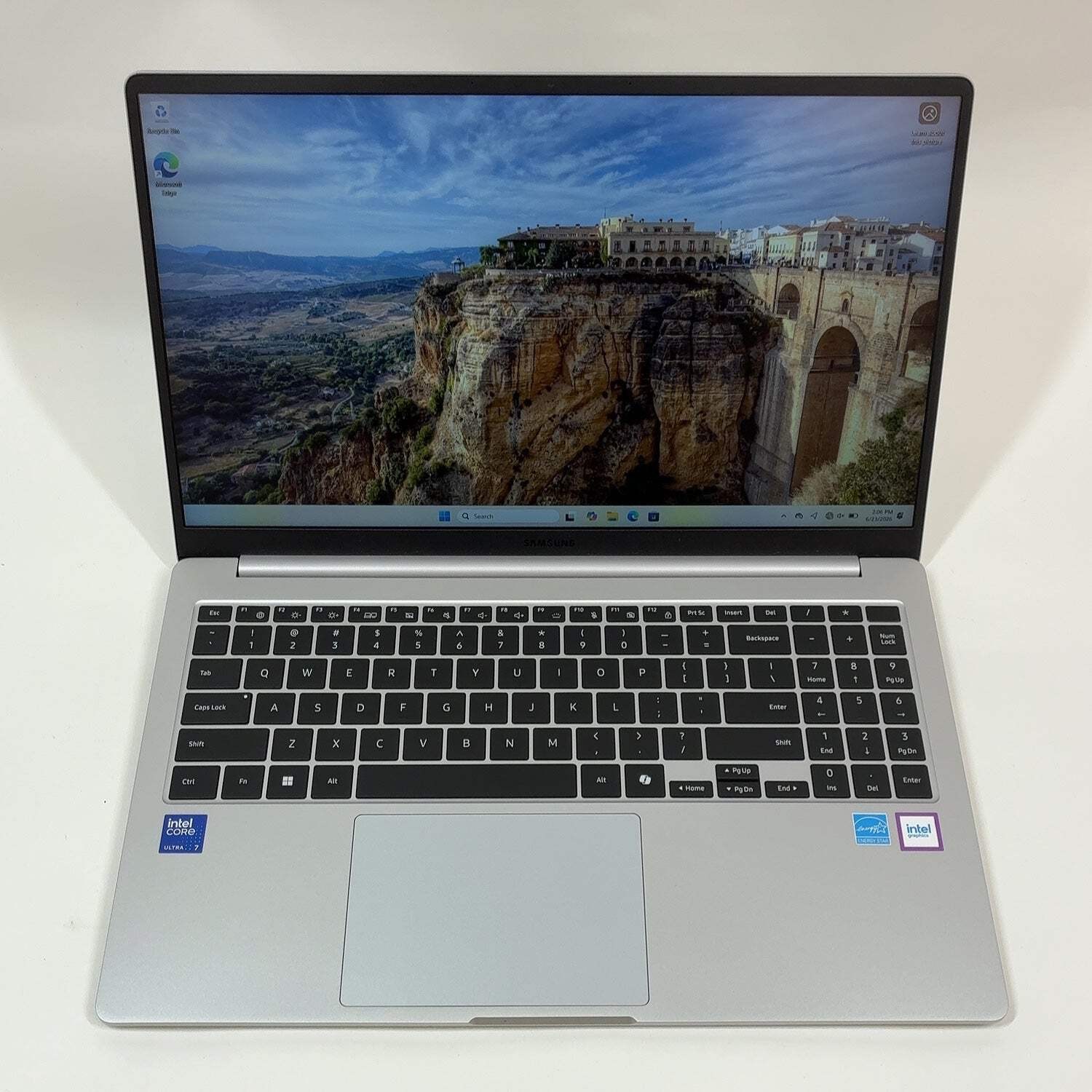 Samsung Galaxy Book5 750XHD 15.6" Ultra 7 255U 2.2GHz 16GB RAM 512GB SSD gallery