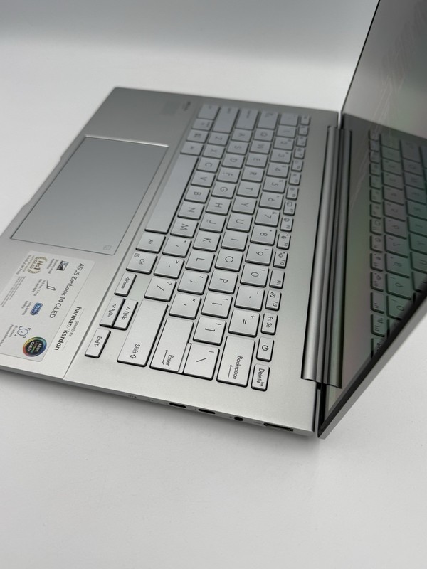 ASUS Zenbook 14 14” UX3405MA - Ultra 7 155H | 16GB RAM | 512GB SSD 3K OLED - 76C gallery