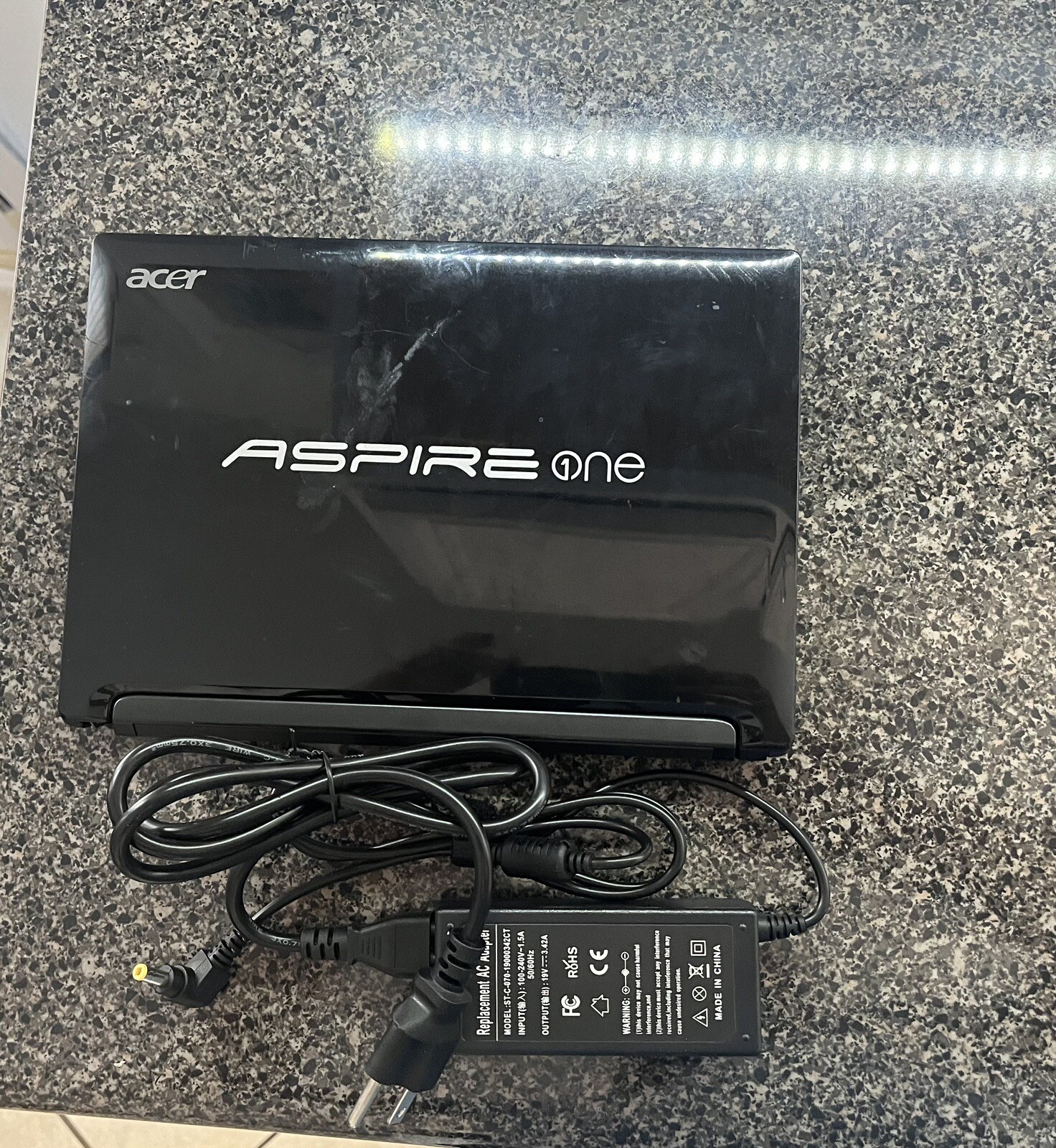 ACER Aspire One Mini Laptop Model ZG5 Blue NOT WORKING FOR PARTS gallery
