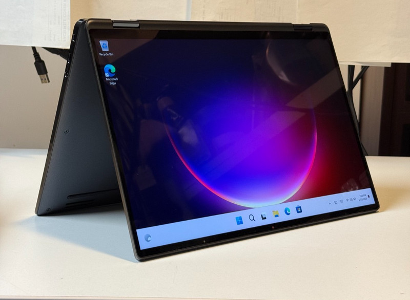 Dell Latitude 9330 13.3" 2-in-1 Touch i7-12th Gen 32GB RAM 512GB SSD Win 11 Pro gallery