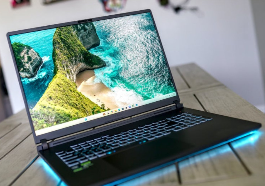 ASUS ROG Strix G18 G815LP-S9070 / FreeDOS 18" RTX5070 Ultra9 32GB/1TB gallery