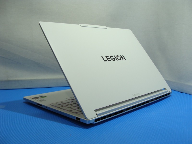Lenovo Legion 7 16AGP11 16" WQXGA 240hz AMDRyzen AI 7 450 RTX 5060 32GB 1TB W11H gallery