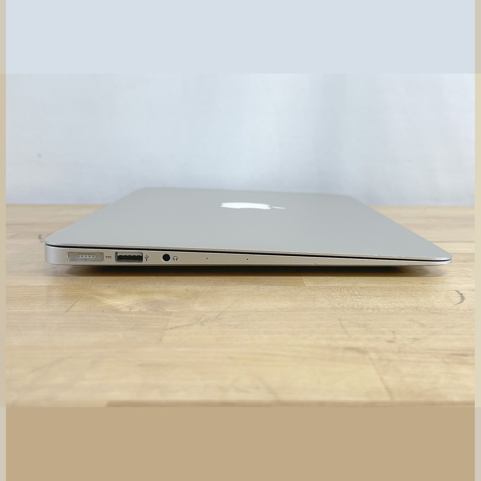 Apple MacBook Air A1465 i5-4250u 1.30GHz 4GB RAM (No Drive) gallery