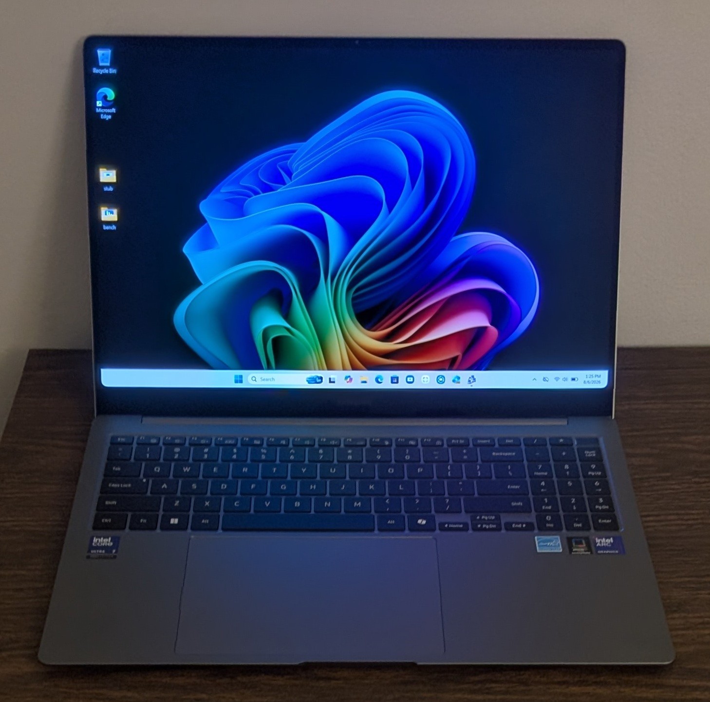 Samsung Galaxy Book5 Pro 16" 3K OLED Touch (Core Ultra 7 258V, 32GB/1TB SSD) gallery