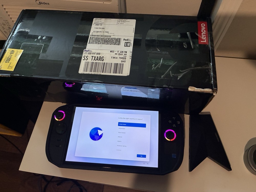 Lenovo Legion GO 2 Z2 32GB 1TB (Costco edition) - MINT