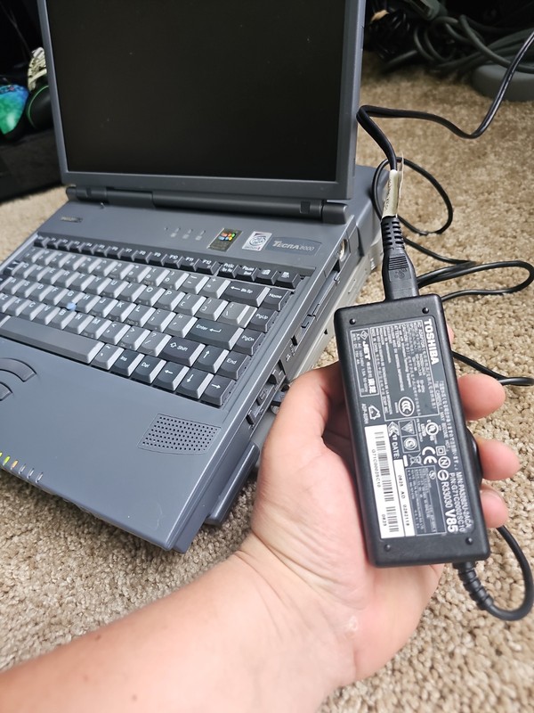 VINTAGE Toshiba Tecra 8000 Laptop Intel Pentium II, 300MHz TESTED WORKS NO HDD gallery