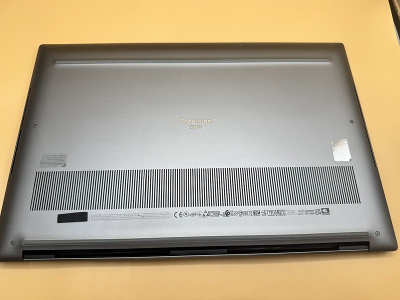 Dell Precision 5570 Laptop 15.6" Touch Display 2.5 GHz Intel Core i9-12900H vPro gallery