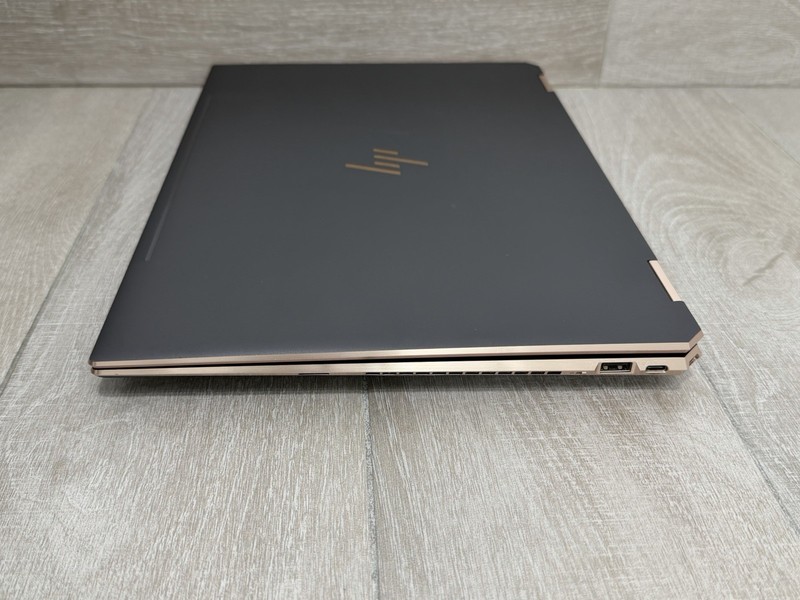 HP Spectre 15-DF1033DX 15.6" 4K Touch Core i7-10510U GeForce MX250 8GB RAM 512GB gallery
