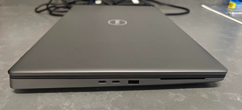 27.Dell Precision 7750 (Xeon W-10855M, 32GB Ram, 1TB SSD, Nvidia Quadro RTX4000) gallery