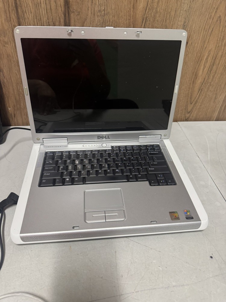 Dell Inspiron 1501 AMD Turion 64 MK-36 Boots No HDD/SSD AS-IS Parts Repair
