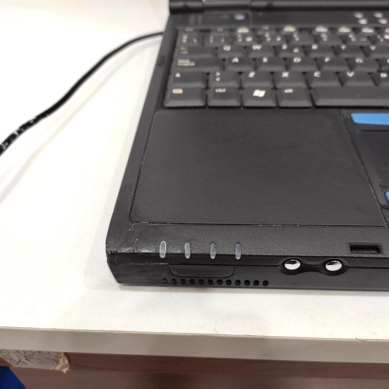COMPAQ EVO Pentium 4 Notebook PC With Windows 98 Serial Port RS232 CD-ROM 22010 gallery