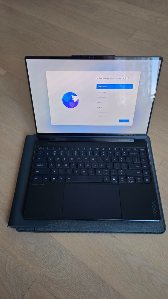 Lenovo Yoga 9i 2-in-1 Aura Edition 14" 3K 120Hz OLED Ultra 7 258V 32GB 1TB