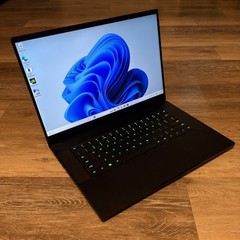 Razer Blade 15 RTX 2080 Max-Q 9th Gen i7-9750H FHD 16GB 512GB SSD 240Hz