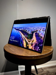 Lenovo Yoga 910 16GB RAM 1TB 13.9in. 2.7GHz Convertible 2-in-1 PC Signature Edit