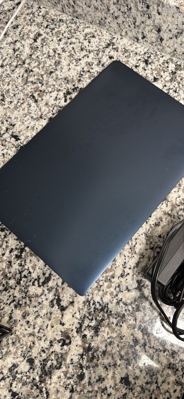Lenovo IdeaPad 1 15AMN7 15.6" Ryzen 3 7320U 8GB 256GB SSD Blue gallery