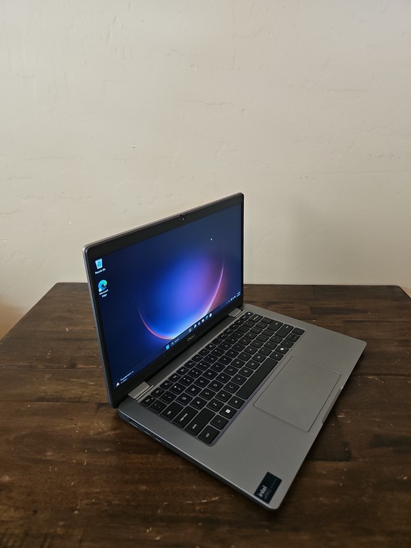 Dell Latitude 5350 13.3" Core Ultra 7 165U 1.7GHz 32GB RAM 512GB SSD gallery
