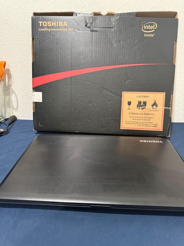 Toshiba Satellite C55t 15.6" Intel Core i3-4005U @1.70GHz 8GB RAM 750GB HDD gallery