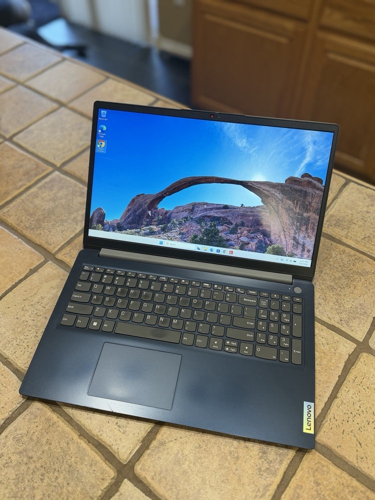 Lenovo Ideapad 1 15AMN7 15.6" Ryzen 3 7320U 2.4GHz 8GB RAM 256GB SSD W11 Home