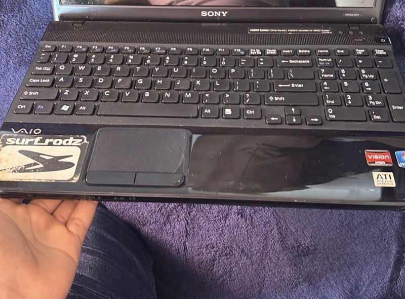 Sony VAIO E VPC-EH34FX/B 15.5in.(640GB Intel Core i3 2nd Gen 2.3GHz 42gb Laptop gallery