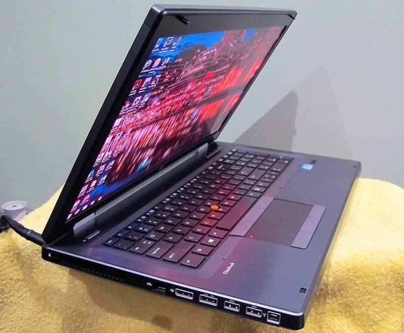 Workstation HP 8770w 17.3" i7-Quad FAST (1TB + 2TB) SSD 16GB Quadro K3000M 2GB gallery