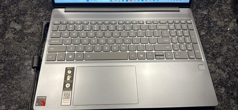 Lenovo IdeaPad Slim 3 15Q8X10 15.6" Snapdragon X126100 16GB 256GB SSD gallery