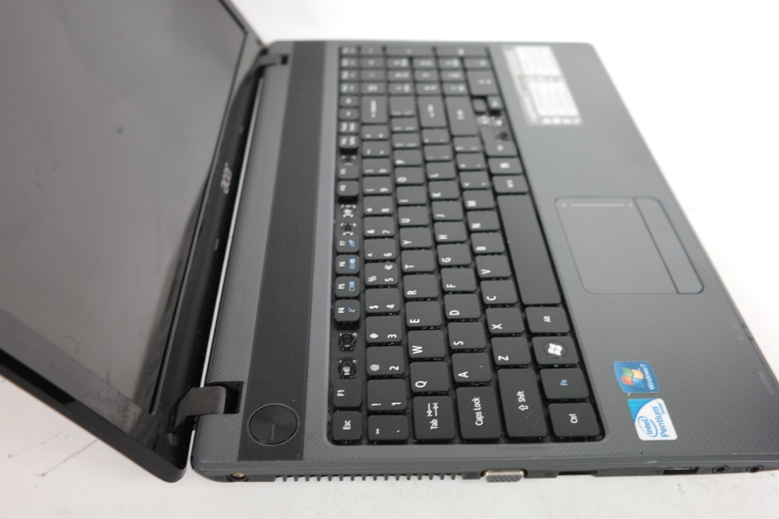 Acer Aspire 5733Z-4633 15.6" Intel Pentium P6200– 4GB RAM – 500GB HDD – No Power gallery