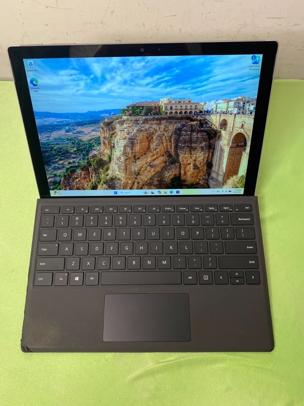 Microsoft SURFACE PRO 12" Intel i7-7660U 8GB 256GB NVMe, Windows 11 Pro gallery