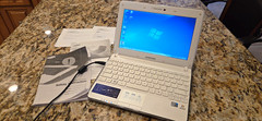 Samsung N210 10.1″ White Netbook Atom 1.66GHz 1GB 160GB HDD Win 7 Charger