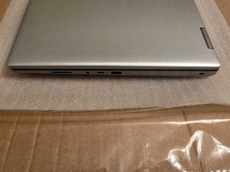 Dell Precision 7770 17.3" i7-12850HX 16cr 32GB 1TB NV RTX A1000-4GB Win 11 Pr gallery