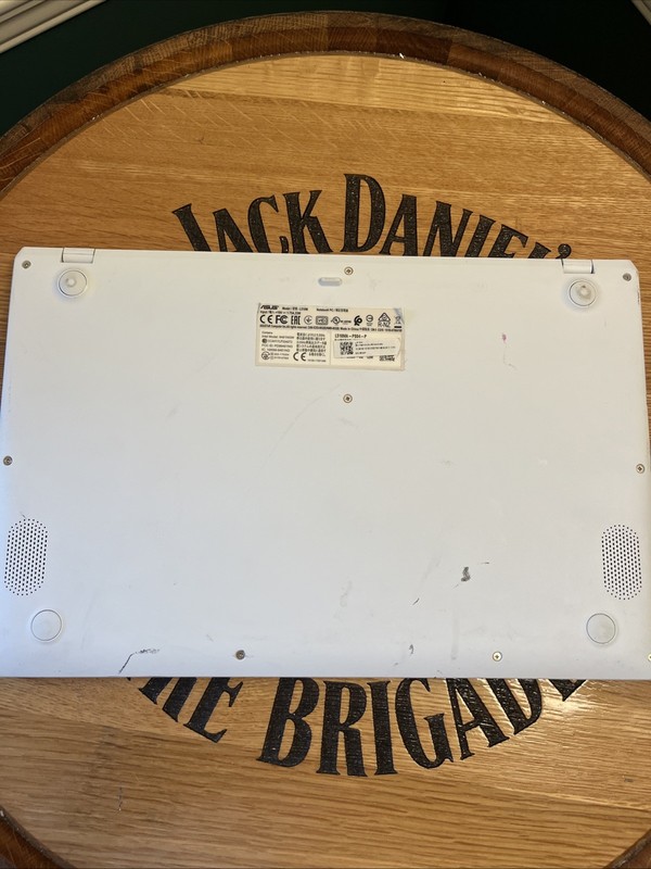 ASUS L510M 15.6" / Intel Celeron N4020 / (CRACKED/MISSING PARTS) - Read Below gallery