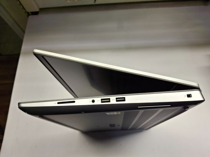 Dell Precision 7750 8-Core I7- 10875H 32GB RAM 512GB SSD 17.3" FHD RTX4000 gallery