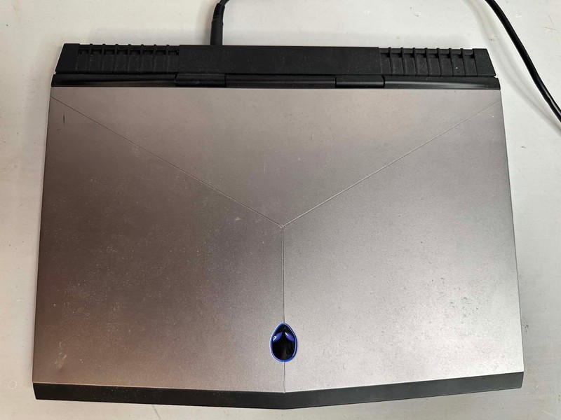 Dell Alienware 15 R3 i7-6700HQ GTX 1060, 16GB ram, 128GB SSD, 1TB HDD - Low batt gallery